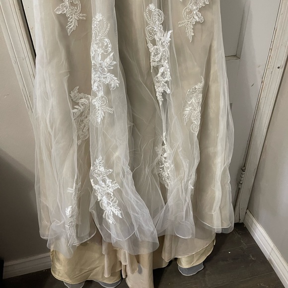 Beautiful Never Worn JJs House wedding Dress. Size 12. - Picture 7 of 9